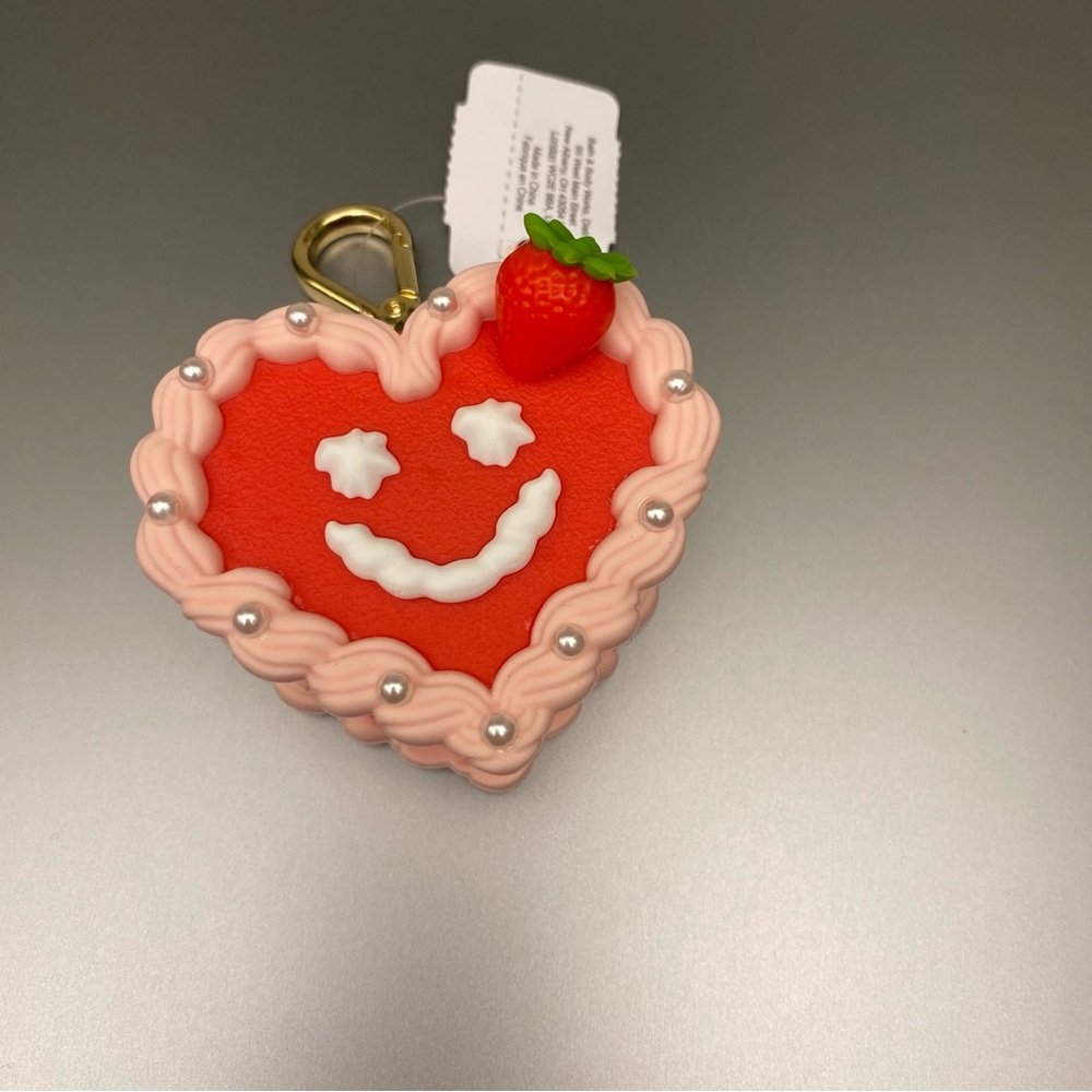 Bath & Body Works Strawberry Heart Cake Pocketbac Holder